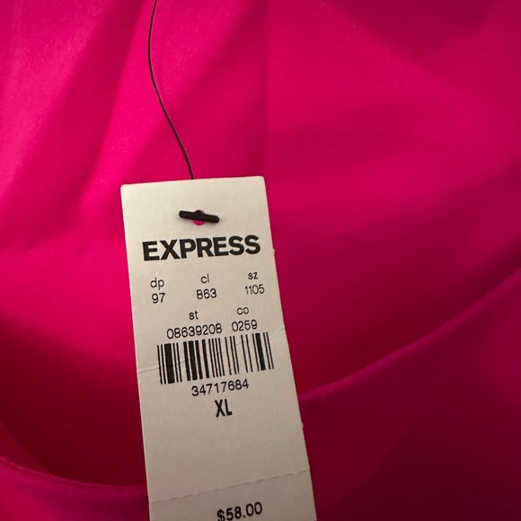 Express Cropped Tank - Picture 2 of 2